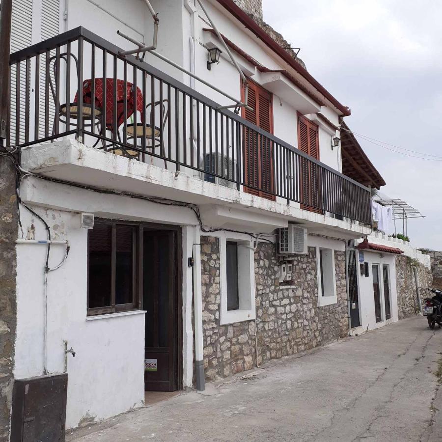 Ferienwohnung Stone Clock'S House Nafpaktos Exterior foto
